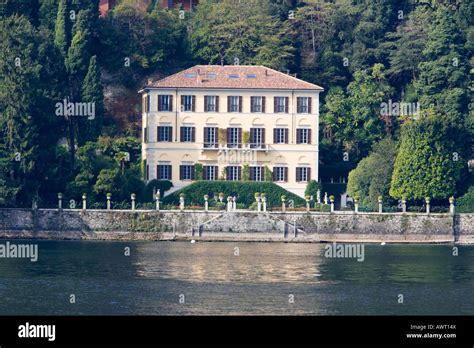 maison versace lac de come|Au Lac de Côme, en week.